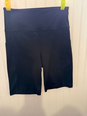 Lou & Grey Black High-Rise Bike Shorts with Side Pockets